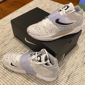 Nike Kevin Durant basketball shoes NWT NIB